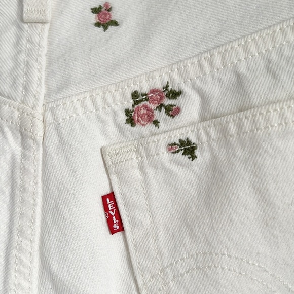 Levi’s Premium 501 Garden Variety Cream Floral High Rise Denim Jeans Shorts 28 - Picture 11 of 15